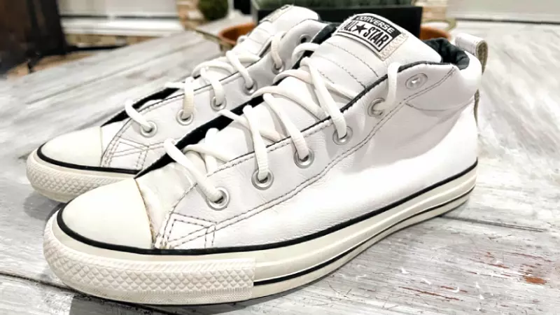 Arriba 73+ imagen can you wash leather converse