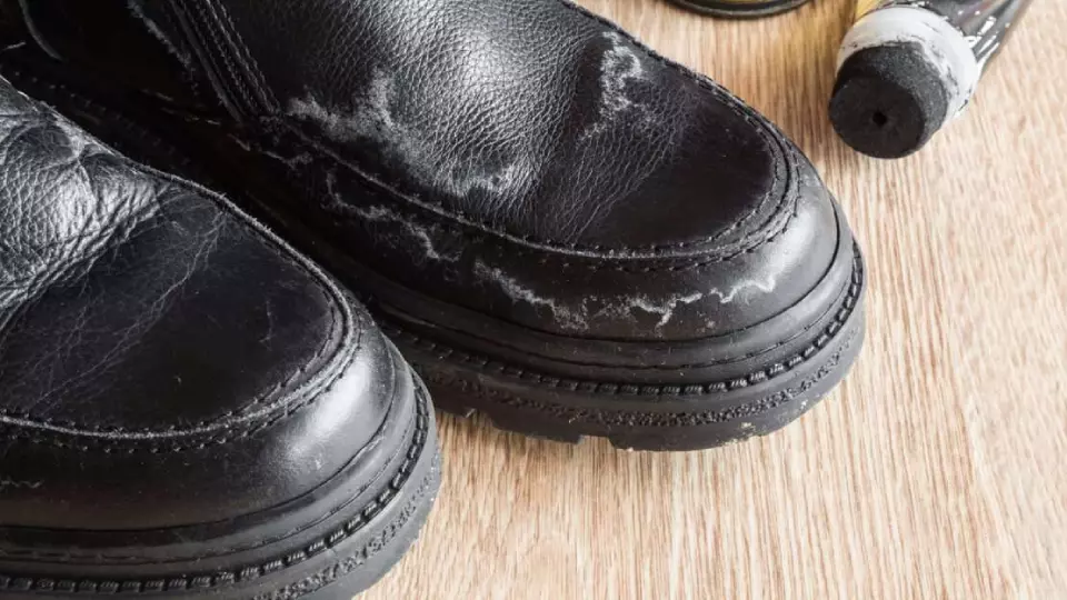 removing salt stains on leather boots and shoes