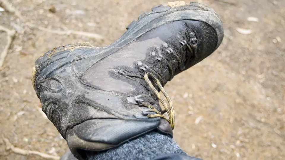 cleaning mud off leather boots